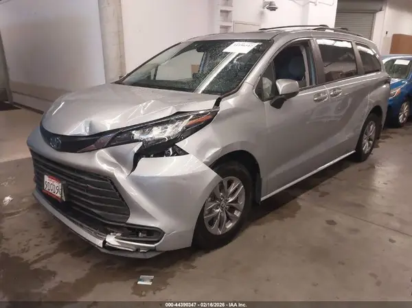 5TDBRKEC6NS132729 2022 TOYOTA SIENNA - Image 2
