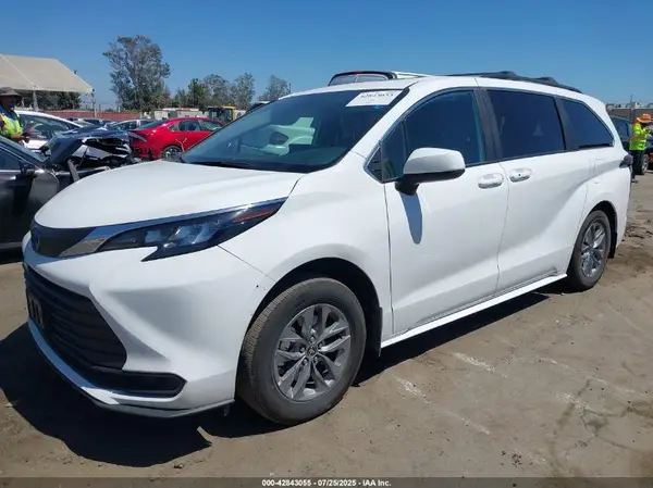 5TDBRKEC6SS239761 2025 TOYOTA SIENNA - Image 2