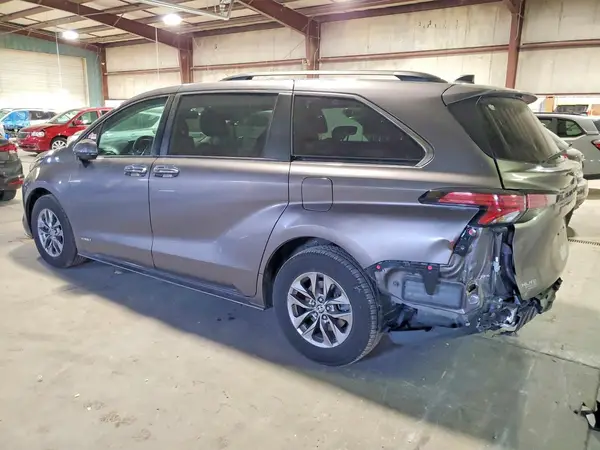 5TDBRKEC7MS004059 2021 TOYOTA SIENNA - Image 2