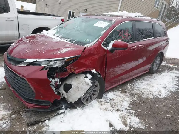 5TDBRKEC7NS086151 2022 TOYOTA SIENNA - Image 2