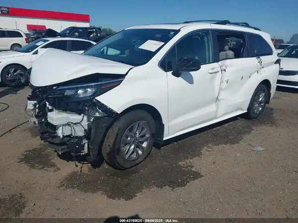 5TDBRKEC7RS218914 2024 TOYOTA SIENNA - Image 2