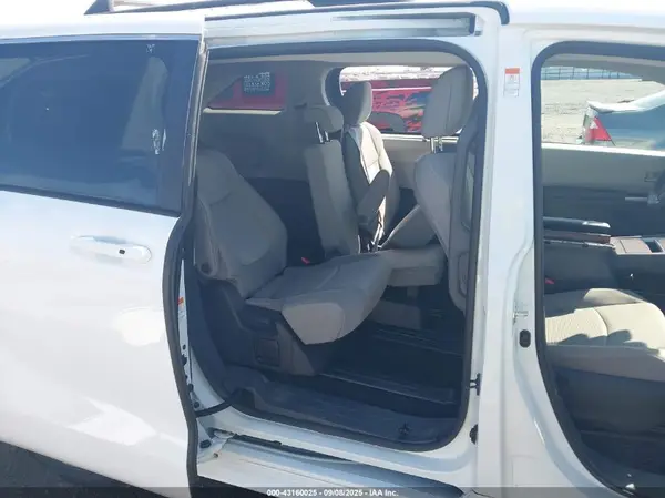 5TDBRKEC7RS218914 2024 TOYOTA SIENNA - Image 8