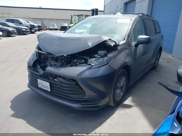 5TDBRKEC7SS240109 2025 TOYOTA SIENNA - Image 2