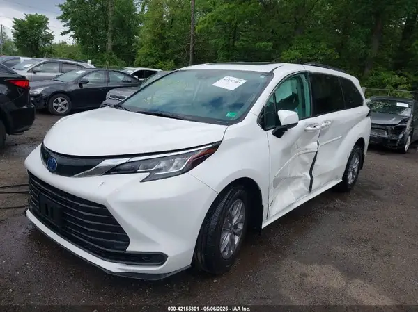 5TDBRKEC8MS008394 2021 TOYOTA SIENNA - Image 2