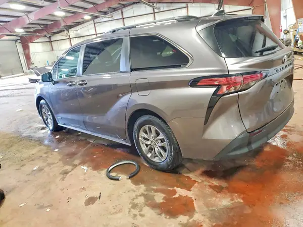 5TDBRKEC8MS025485 2021 TOYOTA SIENNA - Image 2