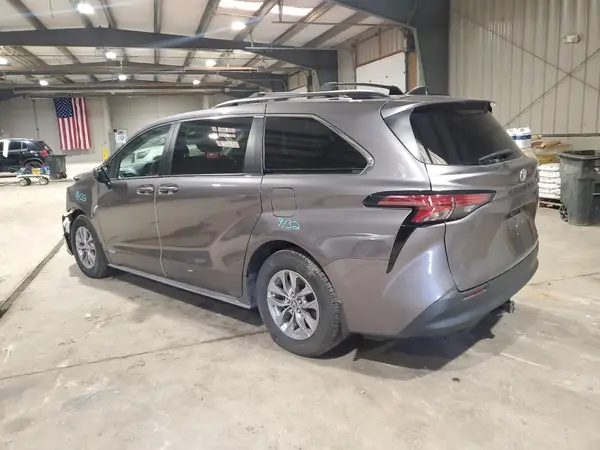 5TDBRKEC8MS059247 2021 TOYOTA SIENNA - Image 2