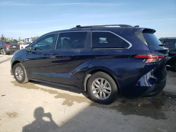 5TDBRKEC8NS083842 2022 TOYOTA SIENNA - Image 2