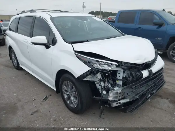 5TDBRKEC8RS224544 2024 TOYOTA SIENNA - Image 1