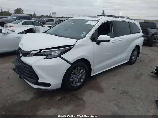 5TDBRKEC8RS224544 2024 TOYOTA SIENNA - Image 2