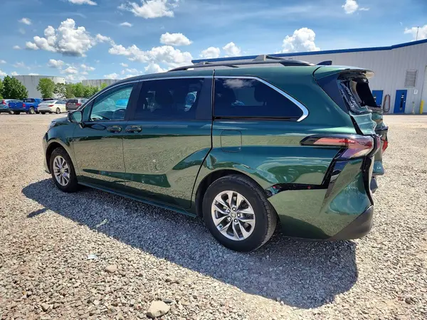 5TDBRKEC8SS240846 2025 TOYOTA SIENNA - Image 2