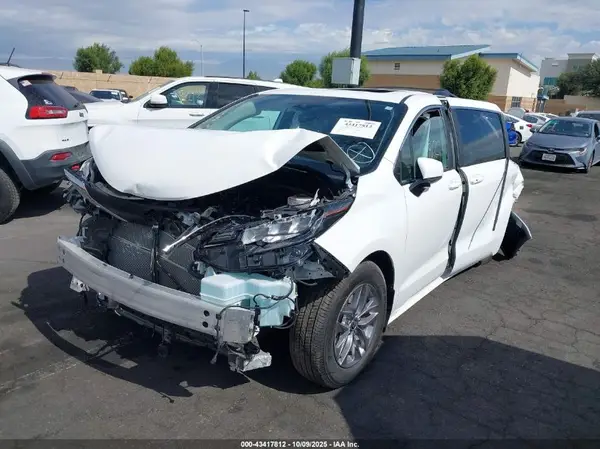 5TDBRKEC8SS241060 2025 TOYOTA SIENNA - Image 2