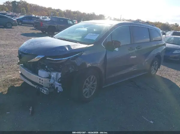 5TDBRKEC9SS240984 2025 TOYOTA SIENNA - Image 2