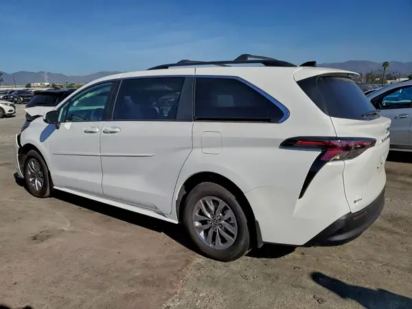 5TDBRKEC9SS248471 2025 TOYOTA SIENNA - Image 2