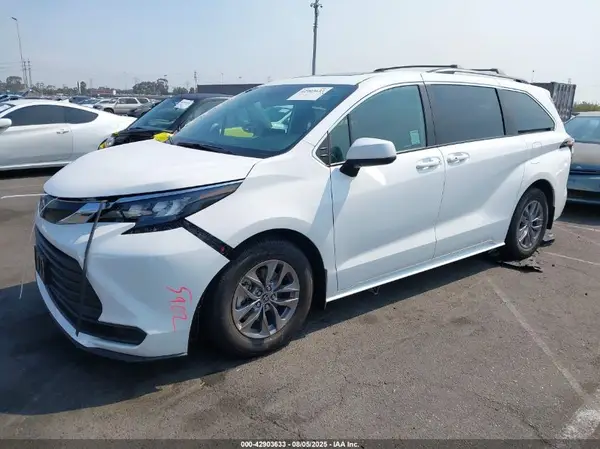 5TDBRKEC9SS258661 2025 TOYOTA SIENNA - Image 2