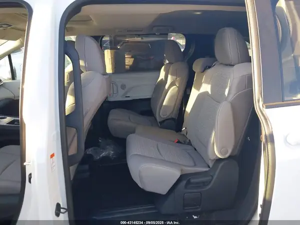 5TDBRKEC9SS262239 2025 TOYOTA SIENNA - Image 8