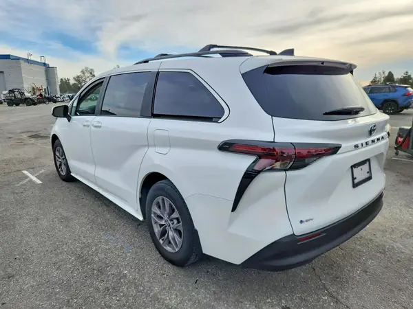 5TDBRKEC9SS279588 2025 TOYOTA SIENNA - Image 2
