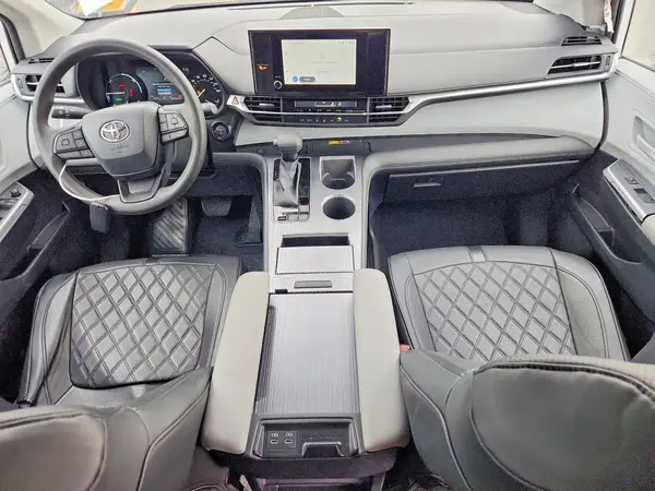 5TDBRKEC9SS279588 2025 TOYOTA SIENNA - Image 8