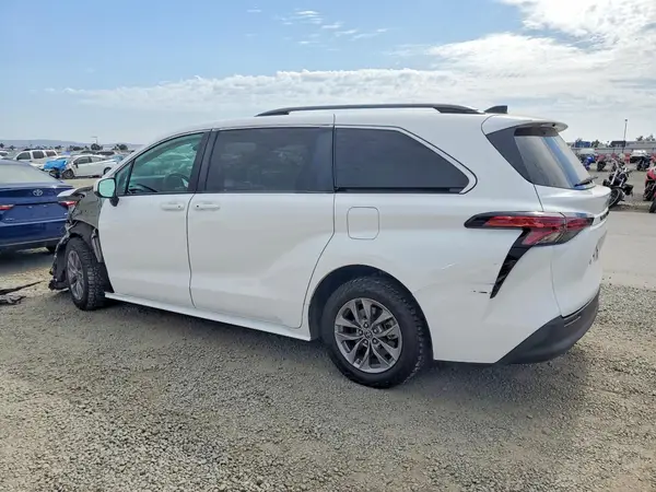 5TDBRKECXNS076505 2022 TOYOTA SIENNA - Image 2