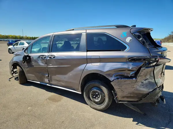 5TDBRKECXPS175067 2023 TOYOTA SIENNA - Image 2
