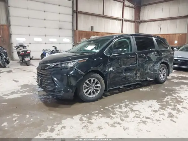 5TDBRKECXRS224772 2024 TOYOTA SIENNA - Image 2