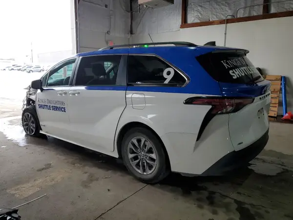 5TDBSKFC0MS028111 2021 TOYOTA SIENNA - Image 2