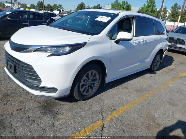 5TDBSKFC0NS058968 2022 TOYOTA SIENNA - Image 2