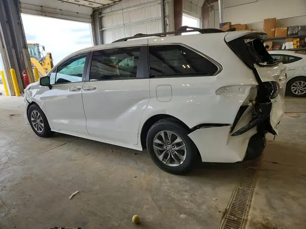 5TDBSKFC0PS078172 2023 TOYOTA SIENNA - Image 2