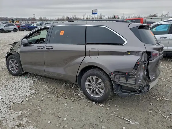 5TDBSKFC1RS128032 2024 TOYOTA SIENNA - Image 2