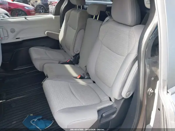 5TDBSKFC1SS175096 2025 TOYOTA SIENNA - Image 8