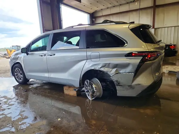 5TDBSKFC1SS206170 2025 TOYOTA SIENNA - Image 2