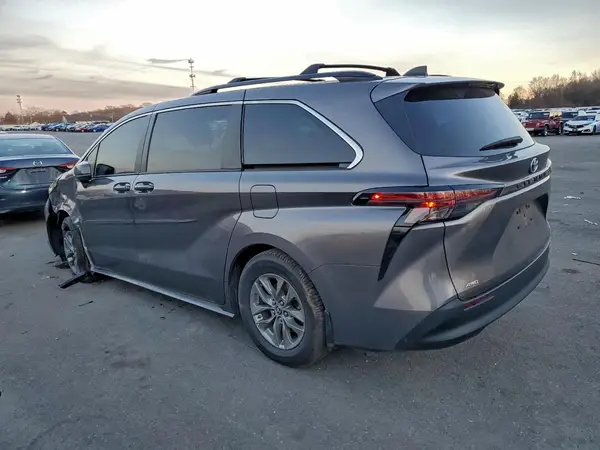 5TDBSKFC2PS103881 2023 TOYOTA SIENNA - Image 2