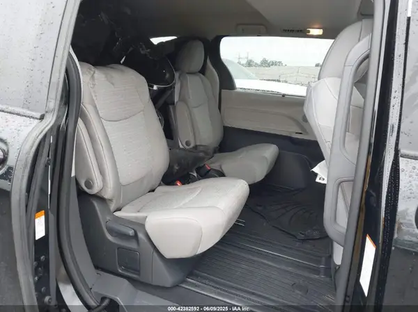 5TDBSKFC2RS142957 2024 TOYOTA SIENNA - Image 8