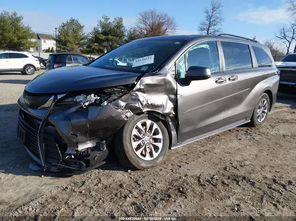 5TDBSKFC3RS126590 2024 TOYOTA SIENNA - Image 2