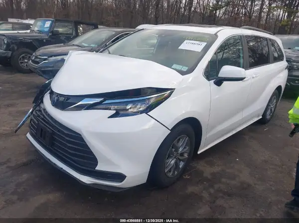 5TDBSKFC3SS184995 2025 TOYOTA SIENNA - Image 2