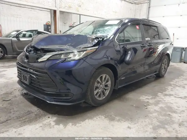 5TDBSKFC4MS036678 2021 TOYOTA SIENNA - Image 2