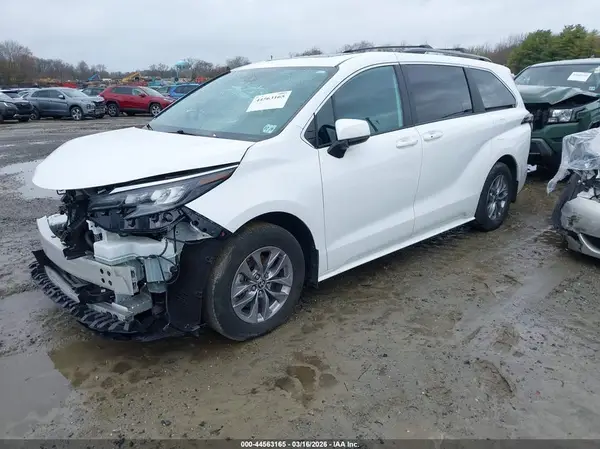 5TDBSKFC4SS158275 2025 TOYOTA SIENNA - Image 2