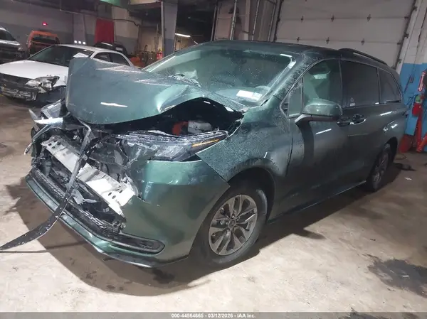 5TDBSKFC4SS171706 2025 TOYOTA SIENNA - Image 2