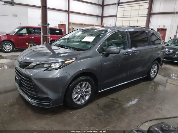 5TDBSKFC4SS184410 2025 TOYOTA SIENNA - Image 2