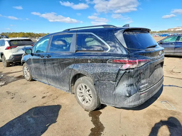 5TDBSKFC4SS205322 2025 TOYOTA SIENNA - Image 2