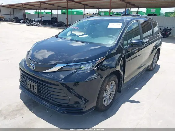 5TDBSKFC4SS225683 2025 TOYOTA SIENNA - Image 2