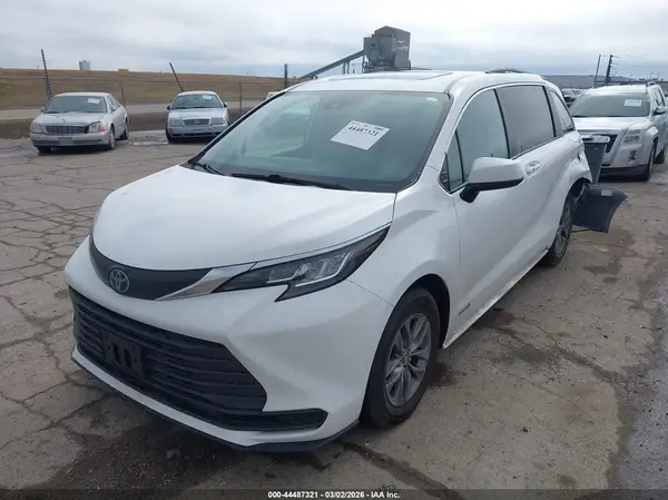 5TDBSKFC5MS023843 2021 TOYOTA SIENNA - Image 2