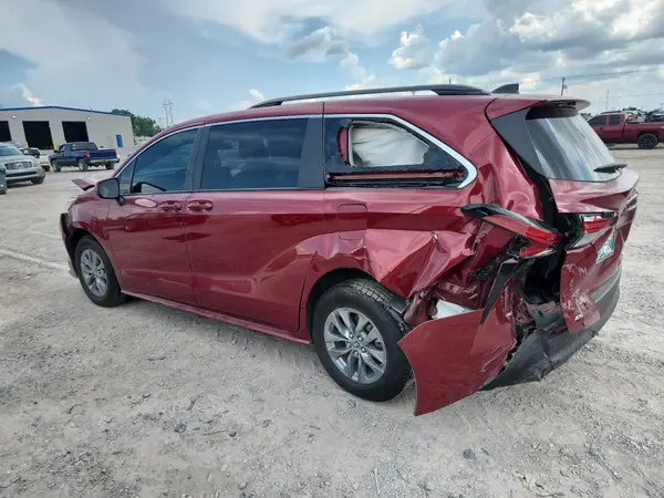5TDBSKFC5NS046539 2022 TOYOTA SIENNA - Image 2