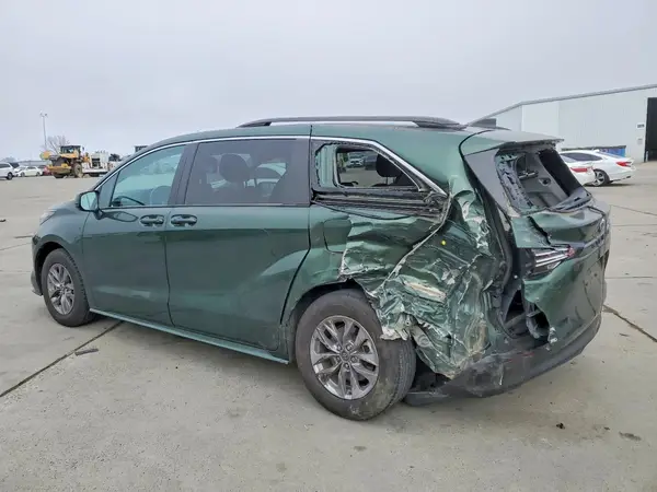 5TDBSKFC5NS069870 2022 TOYOTA SIENNA - Image 2
