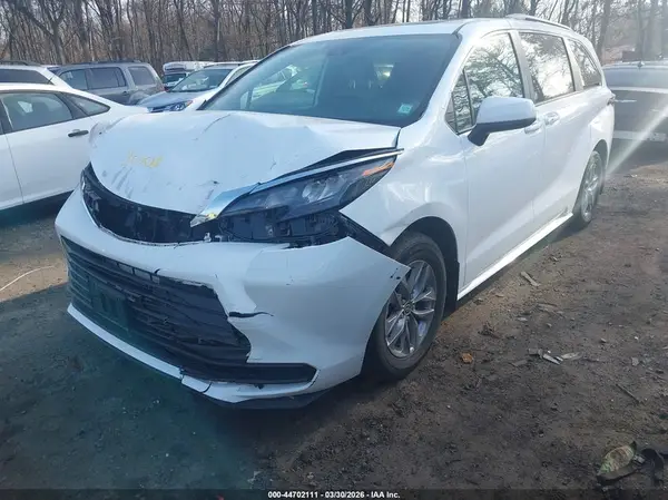 5TDBSKFC5SS178373 2025 TOYOTA SIENNA - Image 2