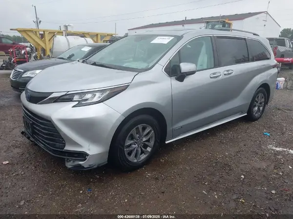 5TDBSKFC6MS020739 2021 TOYOTA SIENNA - Image 2