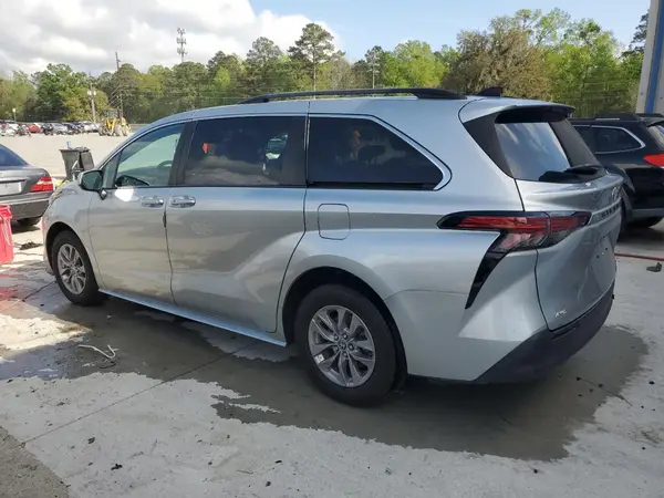 5TDBSKFC6NS042760 2022 TOYOTA SIENNA - Image 2