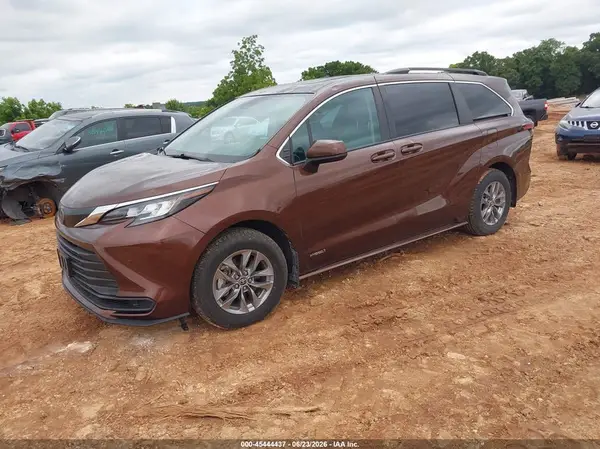 5TDBSKFC7MS010205 2021 TOYOTA SIENNA - Image 2