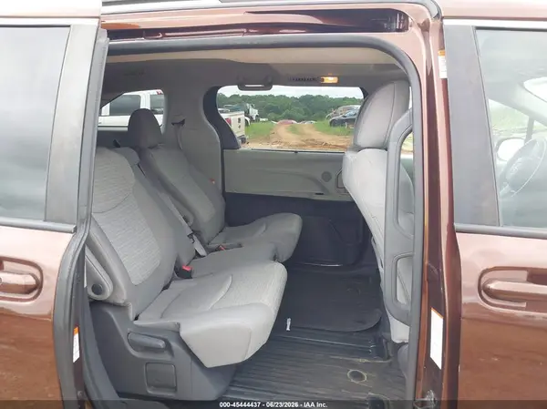 5TDBSKFC7MS010205 2021 TOYOTA SIENNA - Image 8