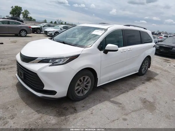 5TDBSKFC7NS047482 2022 TOYOTA SIENNA - Image 2