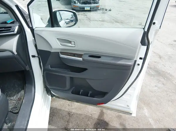 5TDBSKFC7NS047482 2022 TOYOTA SIENNA - Image 8